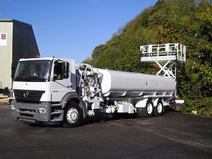 Avitailleur autotracté - FLUID TRANSFER INTERNATIONAL LTD. - avec nacelle / pour aéroport