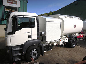 Avitailleur autotracté - FLUID TRANSFER INTERNATIONAL LTD. - pour avion