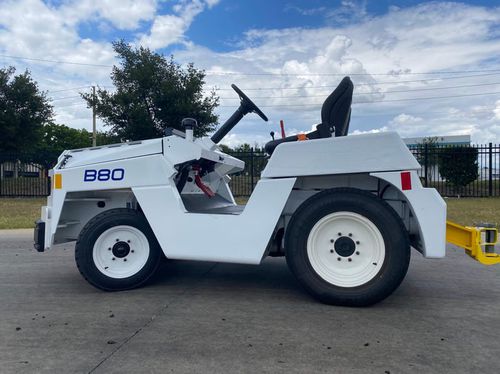 Tracteur de remorquage - B80 - OSHKOSH AEROTECH - pour aéronef / électrique / avec barre de remorquage