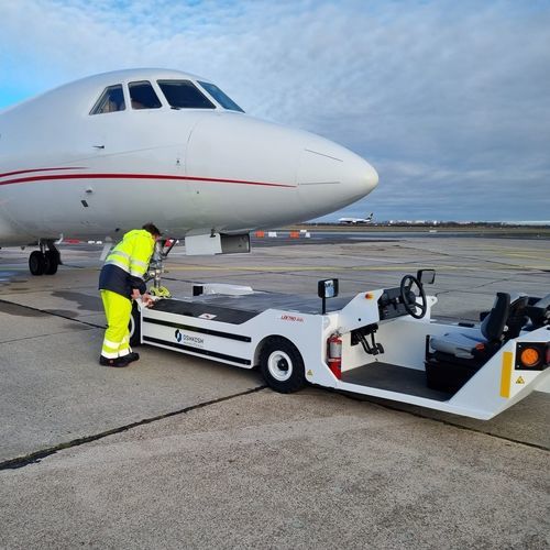 Tracteur de remorquage - 88i - OSHKOSH AEROTECH - pour aéronef / électrique / sans barre de remorquage