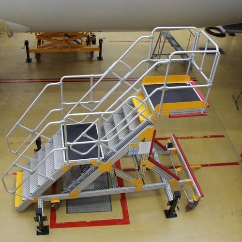 Plateforme d'accés pour avion - MAKRO AERO - pour le fuselage / pour le nez de l'appareil / mobile