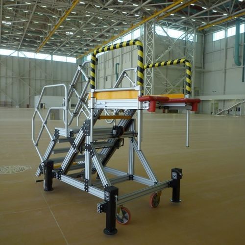 Plateforme d'accés pour avion - MAKRO AERO - pour le nez de l'appareil / fixe / réglable