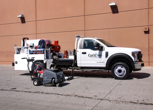 Machine de nettoyage pour piste d'aéroport - SK - CYCLONE TECHNOLOGY - montée sur camion / à conducteur marchant / pour nettoyage de surface