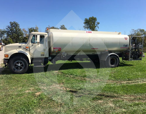 Avitailleur autotracté - 2000 International 4900 - PROFLO INDUSTRIES - pour aéroport