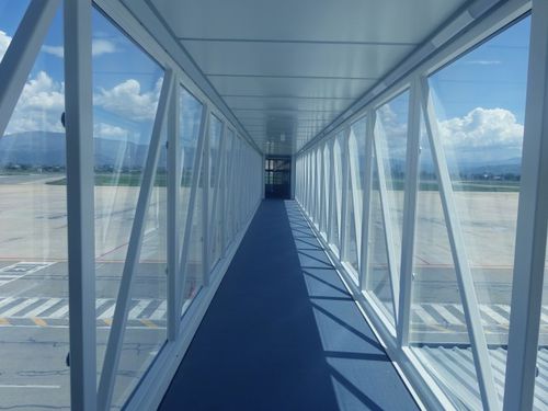 Passerelle d'embarquement pour passagers - BL - TK Elevator Airport Solutions - amovible / avec des parois vitrées / pour le nez de l'appareil