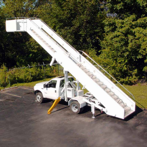 Escalier d'embarquement - AS228 - Lift-A-Loft Corporation - autotracté / mobile / pour avion