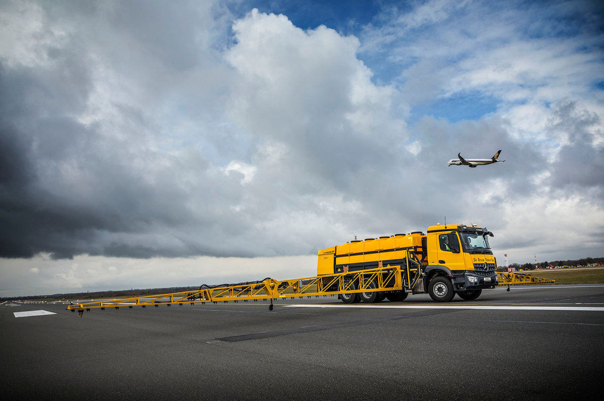 Airport deicer ASP AEBI SCHMIDT HOLDING AG sprayer / truckmounted
