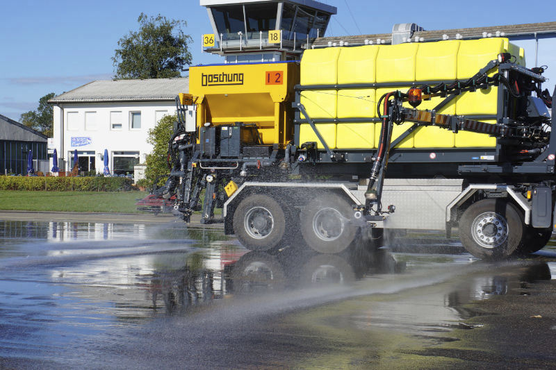 Airport deicer SDA BOSCHUNG AIRPORT DIVISION spreader / truckmounted