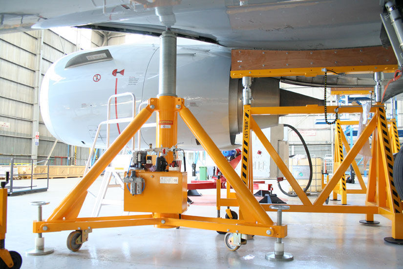 Aircraft jack CHIARLONE OFFICINE SRL tripod / pneumatic