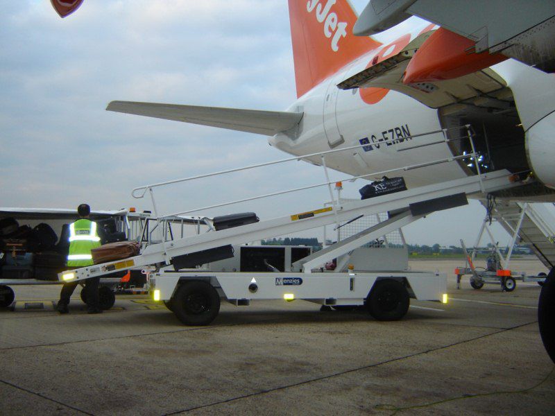 Selfpropelled baggage belt loader CDA14 EINSA EQUIPOS