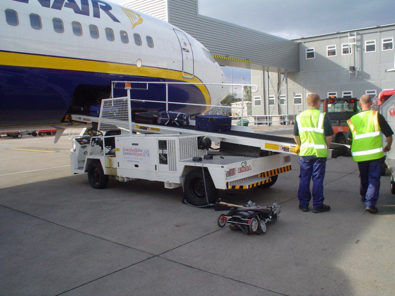 Selfpropelled baggage belt loader CDA14 EINSA EQUIPOS