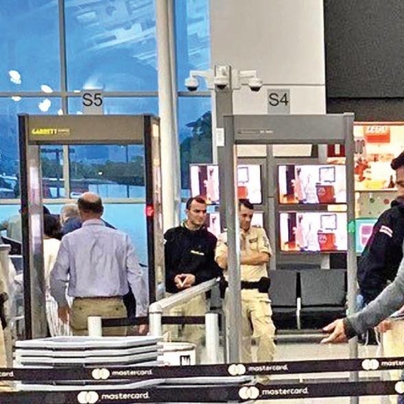 Airport walkthrough detector PD 6500i ™ GARRETT METAL DETECTORS