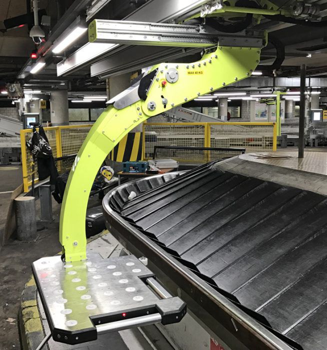 Selfpropelled baggage belt loader 9610074 LIFTS ALL AIRPORT