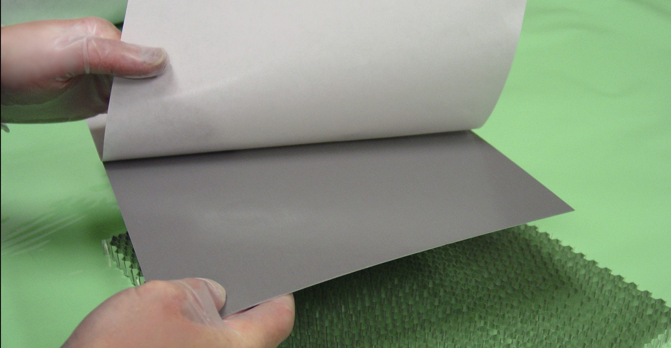 Epoxy adhesive HexBond™ HEXCEL for the aerospace industry / for