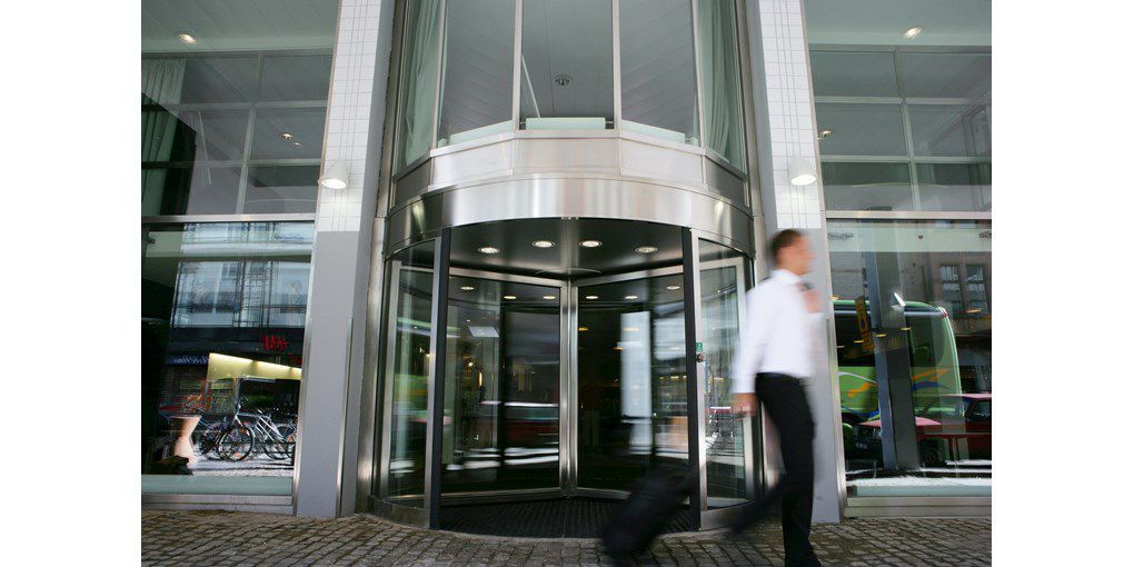 Automatic revolving door Besam RD3, RD4 Assa Abloy Entrance Systems
