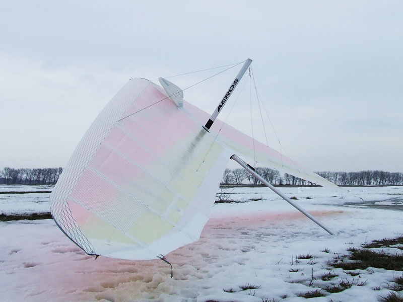 Single place ultralight trike wing Discus T Aeros Ltd.