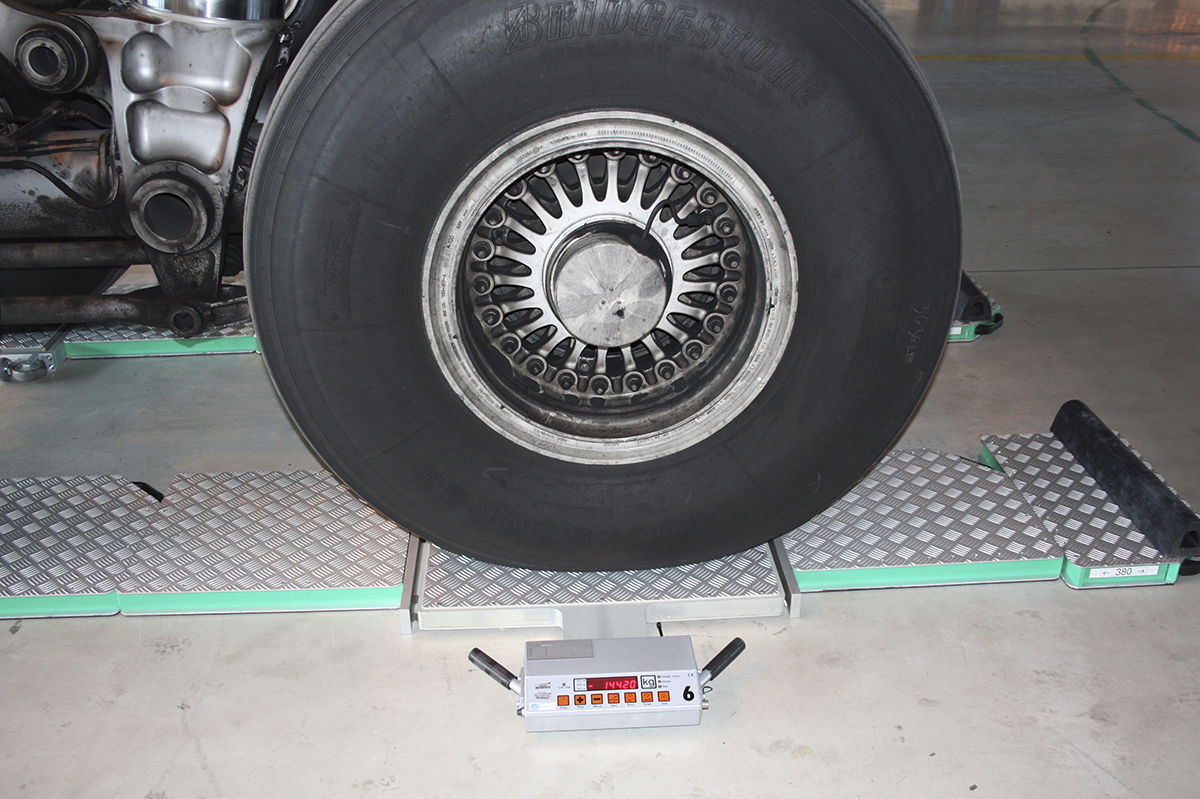 Floorstanding weighing scale EVOPLANE Teknoscale oy for aircraft