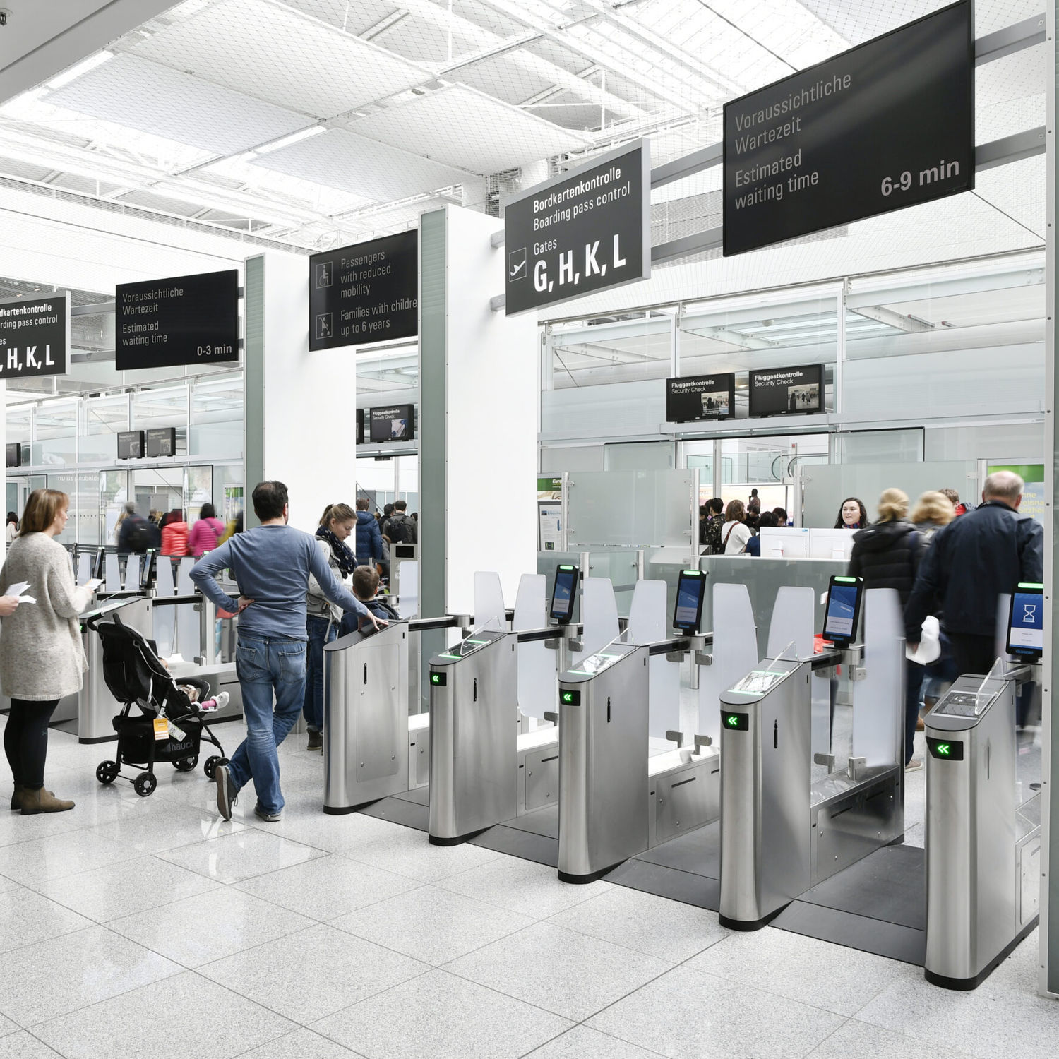 Boarding egate with barcode reader PreSec Gunnebo Entrance Control with biometric reader