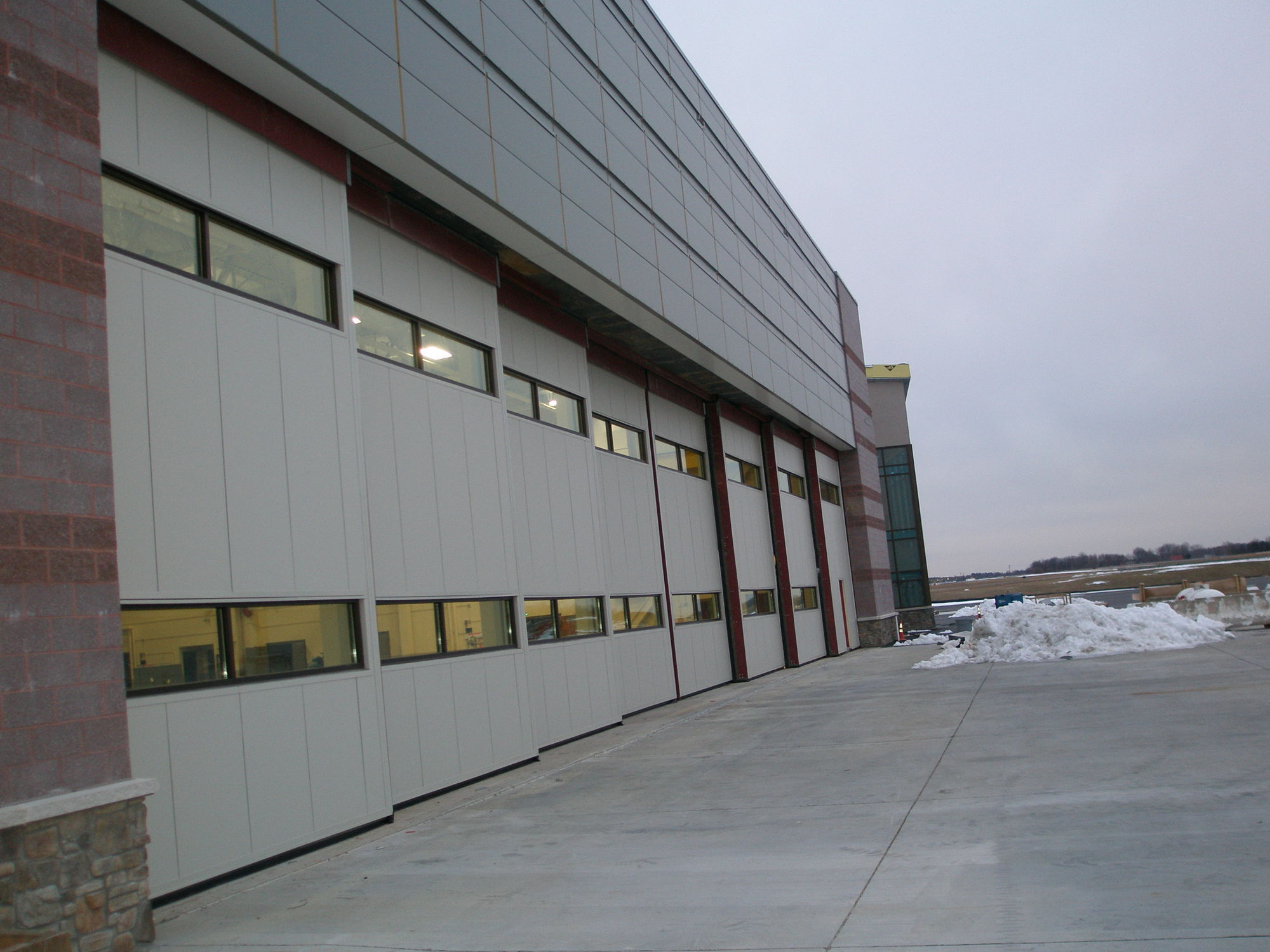 Sliding hangar door Norco Mfg