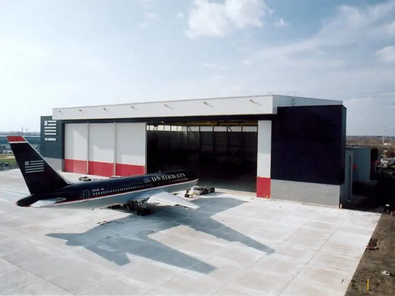 Aircraft hangar - US Airways - Heavy Structures - open / for