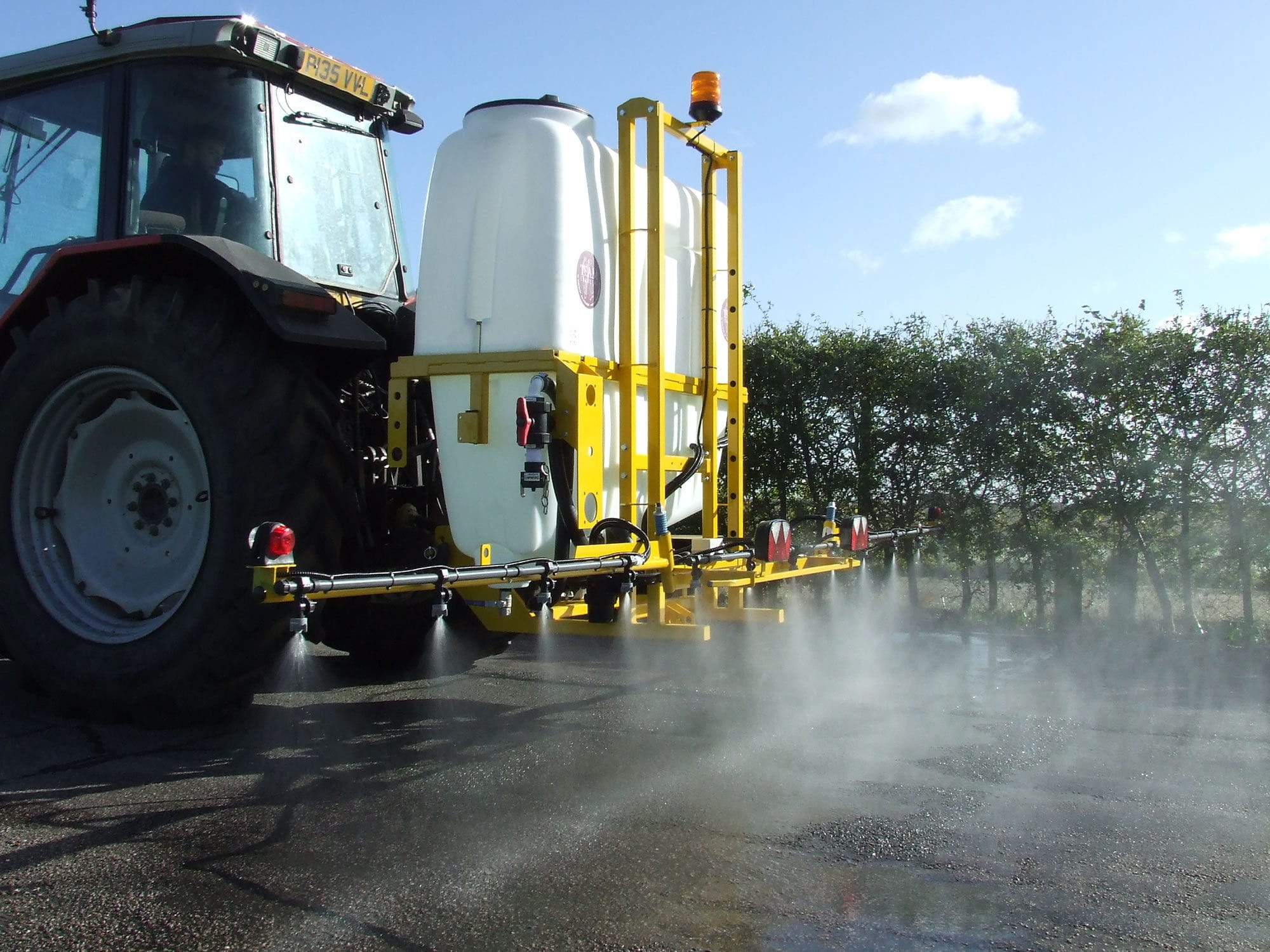 Airport runway deicer Team Sprayers sprayer