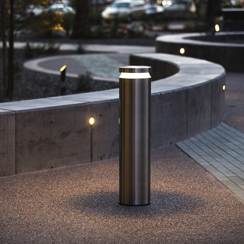 Fixed bollard M30 Forms+Surfaces for airport / luminous