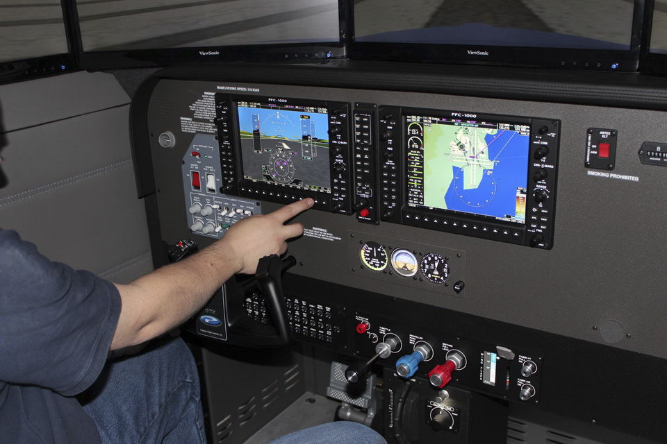 Aircraft simulator - GTX MAX Cessna - Precision Flight Controls