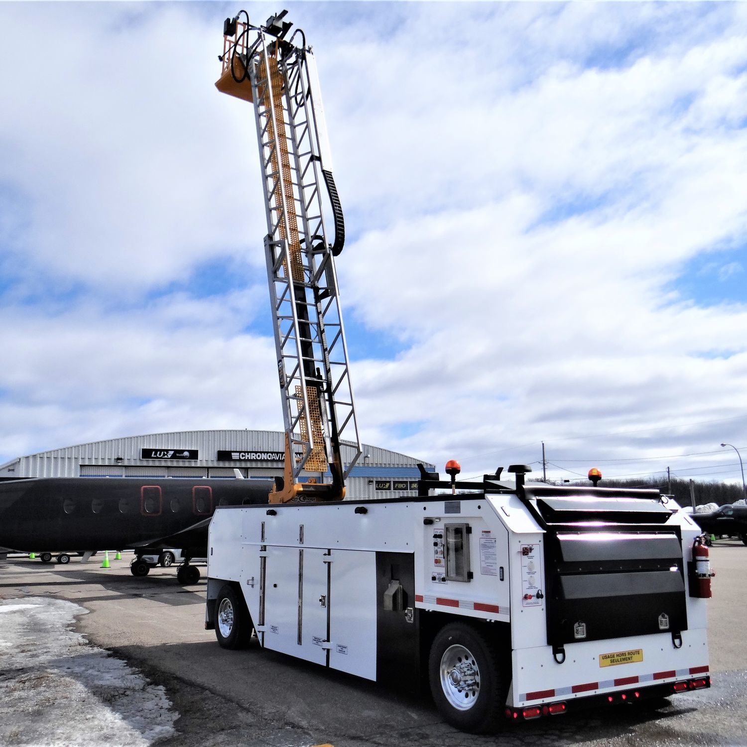 Aircraft deicing vehicle SO2512SP CARIBOU Snowy Owl Aircraft