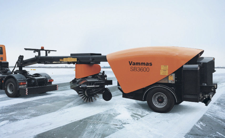 Airport runway snow plow SB series VAMMAS with brush