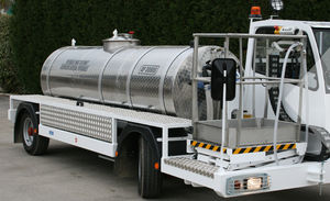 self-propelled potable water truck / with lift platform / for airports