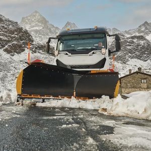 airport snow plow