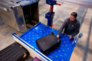 column type lift table / for airports