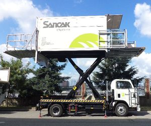 airport catering truck