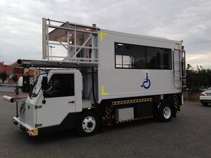 self-propelled ambulift / for airports