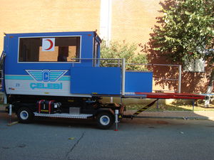self-propelled ambulift