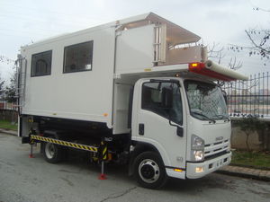 self-propelled ambulift / for airports