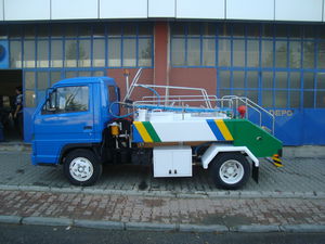 self-propelled potable water truck