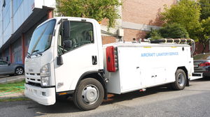 self-propelled lavatory truck / for airports