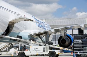 self-propelled baggage belt loader