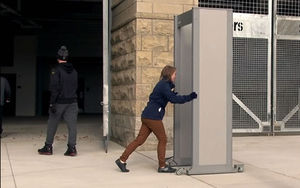 airport walk-through detector