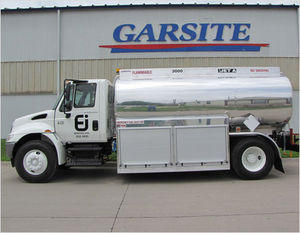 self-propelled refueller