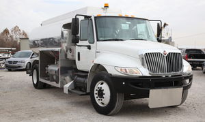 self-propelled refueller