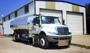 self-propelled refueller