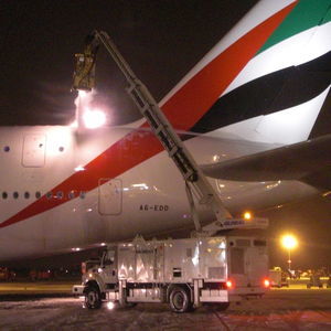 aircraft de-icing vehicle