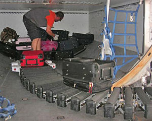 self-propelled belt loader / for airports