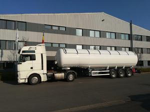 self-propelled refueler