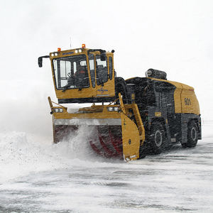 self-propelled snow blower