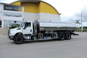self-propelled refueler
