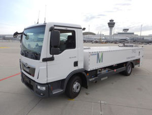 self-propelled potable water truck