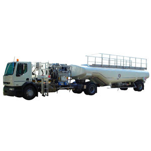 self-propelled refueller